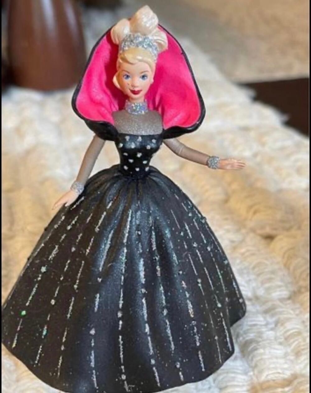 Hallmark Barbie christmas ornament 1996 no box